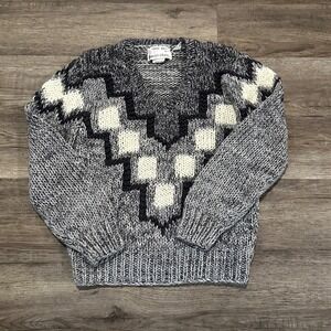Patsys Place Hand Knit Geometric V-Neck Sweater Gray White Chunky Acrylic Medium